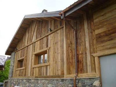 Bardage bois vertical